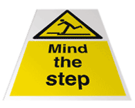 mind the step floor sign 